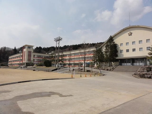 石動小学校まで1200m
