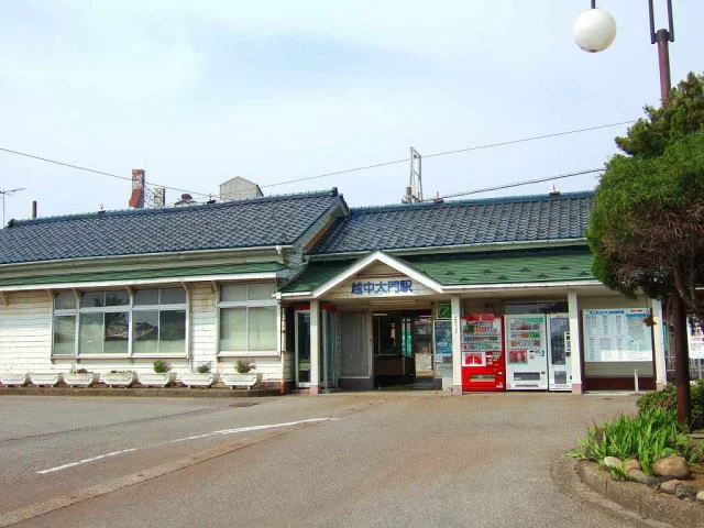 越中大門駅まで2200m