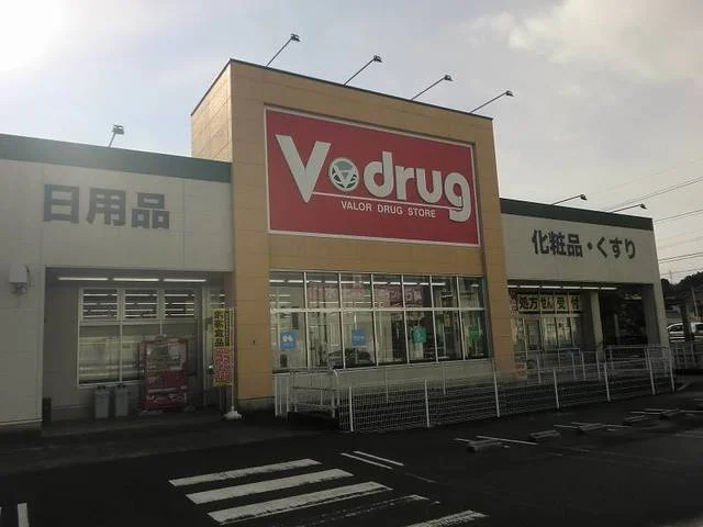 Ｖドラッグ中部薬品三田洞薬局まで300m