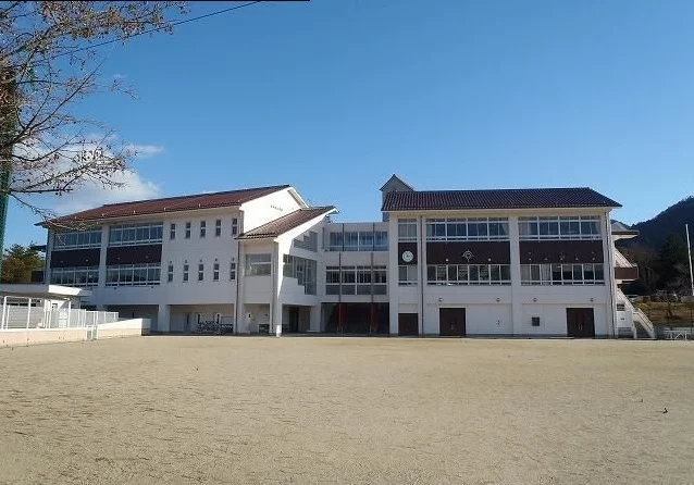 三永小学校まで1600m