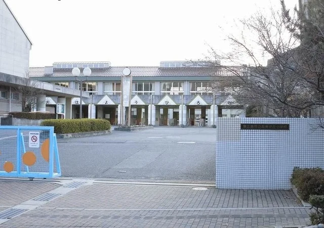 高美が丘小学校まで1500m