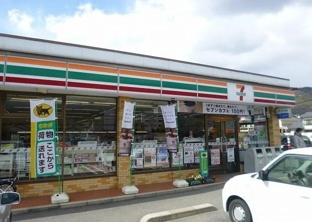 セブンイレブンまで1100m