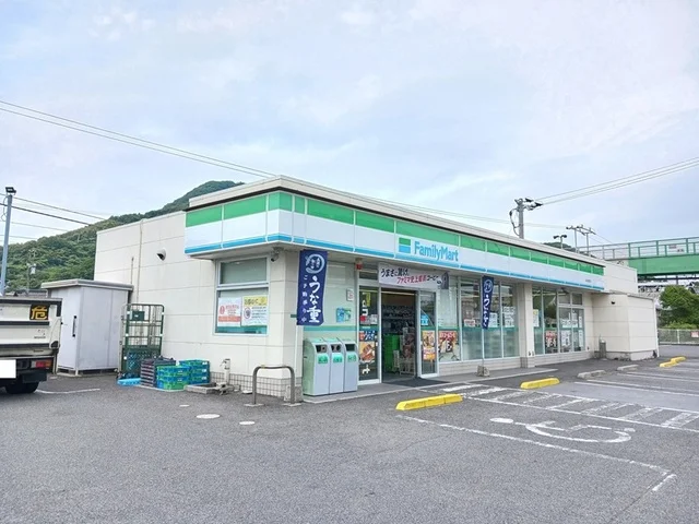 ファミリーマート福川南町店まで1300m