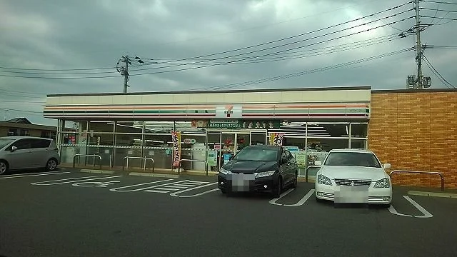 セブンイレブンまで1100m