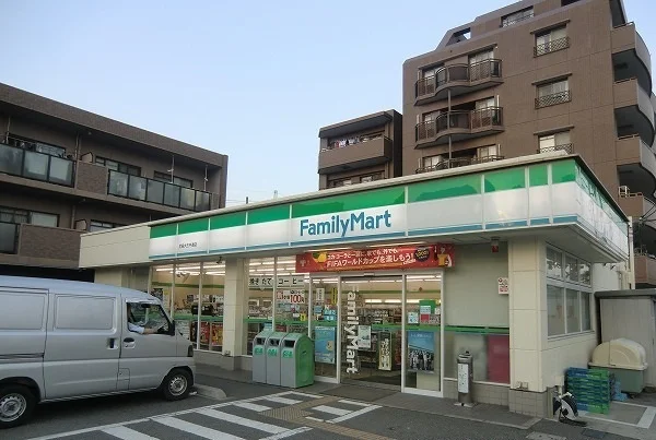 ファミリーマート尼崎大庄中通店まで520m