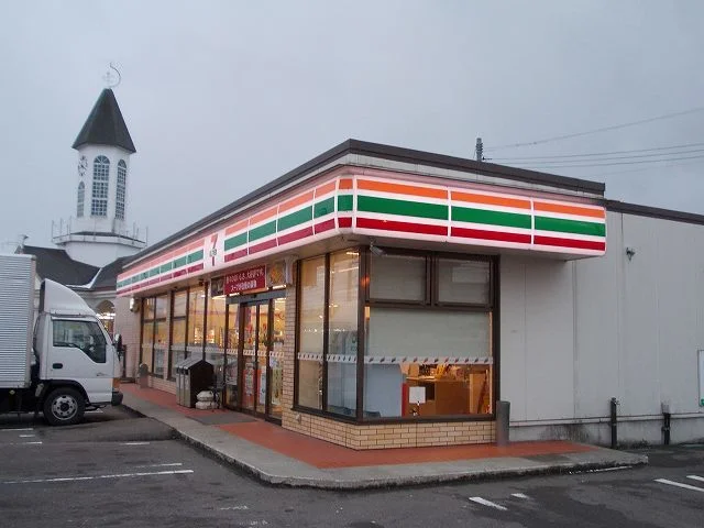 セブンイレブン下越巻店まで550m