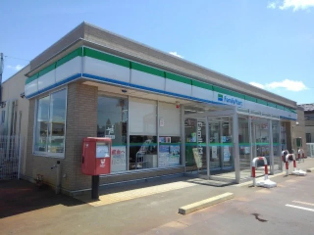 ファミリーマート燕大曲店まで554m