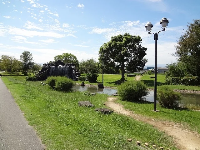 東中富親水公園まで1600m