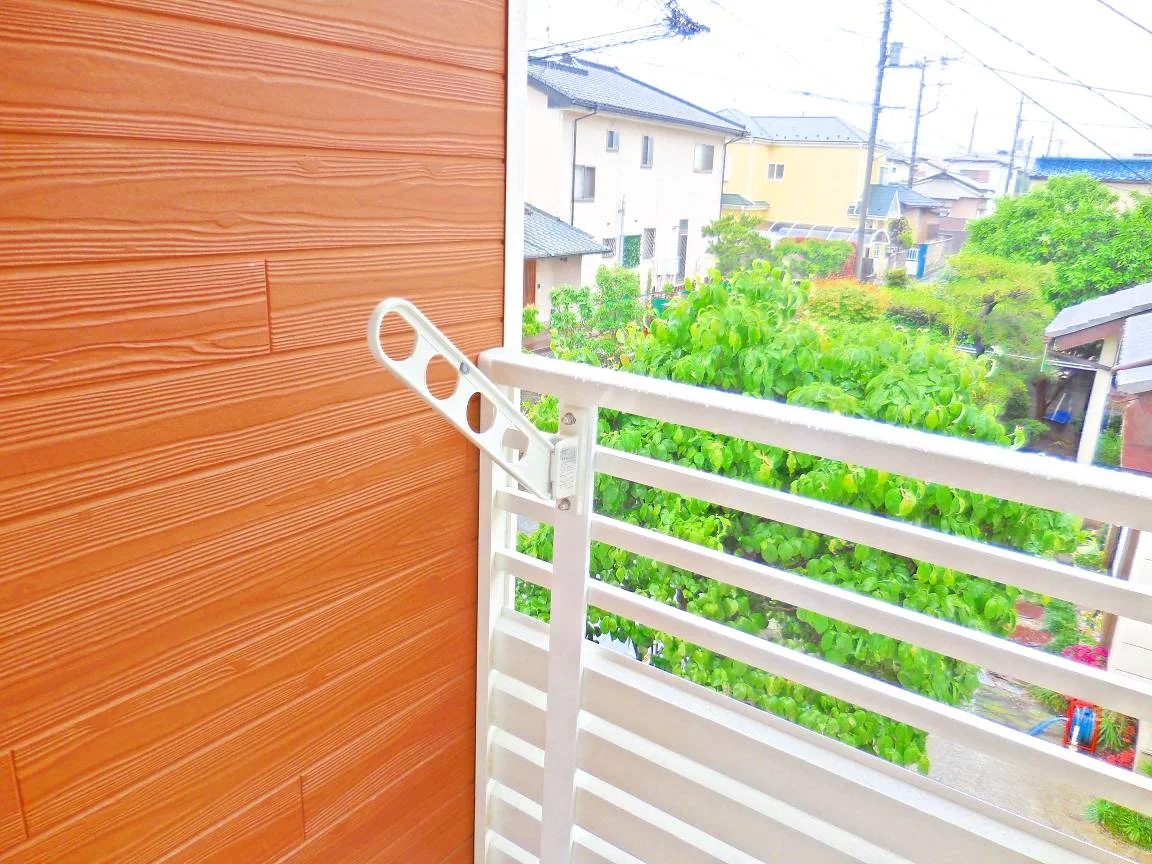 物干し竿の高さは調節可能です。