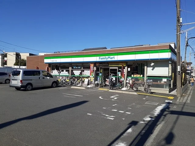 ファミマ　戸田美女木1丁目店まで500m