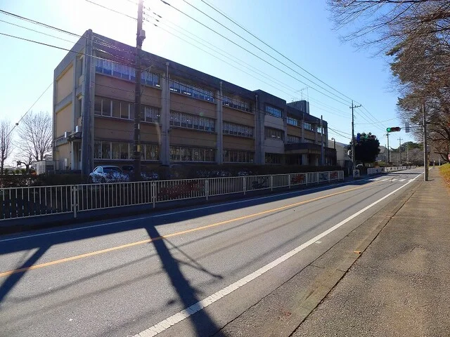 館林市立第八小学校まで1800m