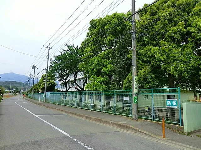 愛甲小学校まで1000m