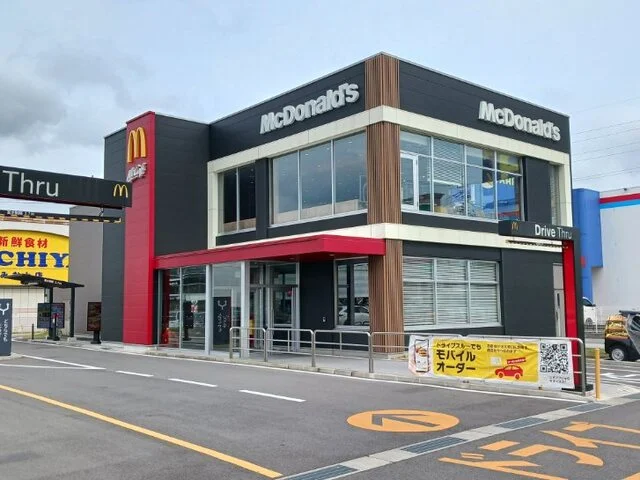 マクドナルドまで690m