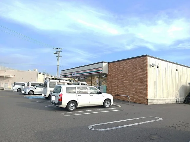 セブンイレブン梅原店様まで180m