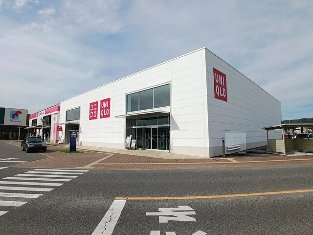ユニクロ紀伊川辺店様まで1700m