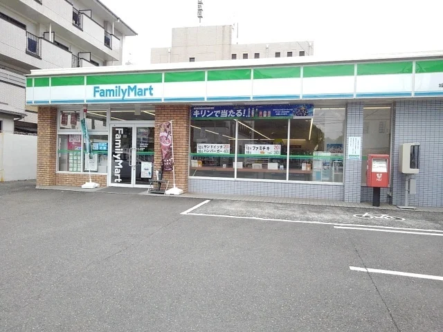 ファミリーマート城山公園前店まで600m