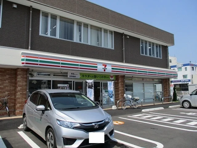 セブンイレブン神宮前３丁目店まで750m