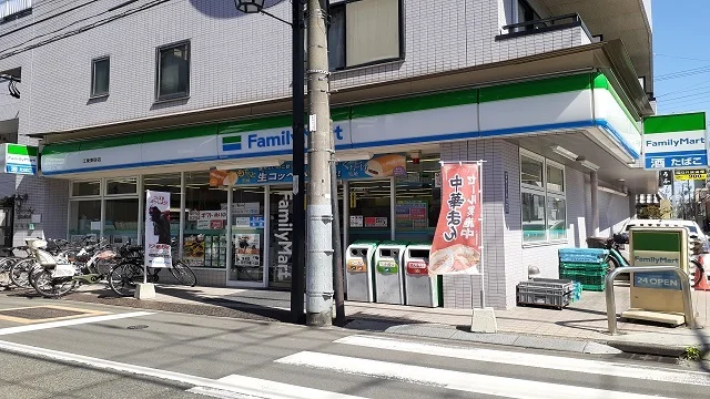 ファミリーマートまで96m
