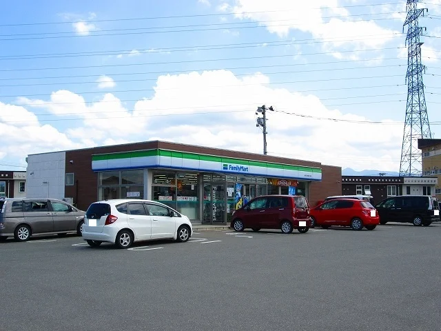 ファミリーマート万世町片子店まで140m