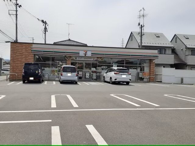 セブンイレブン原町北町店まで550m