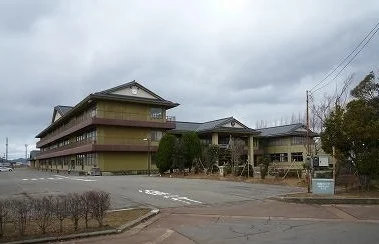 燕西小学校まで400m
