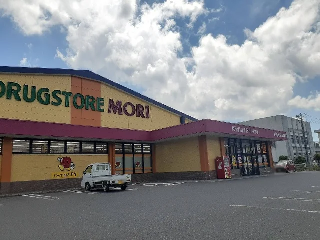 ドラッグストアモリ美祢店まで450m