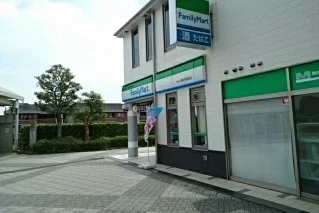 ファミリーマートまで700m