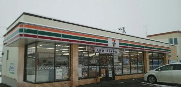セブンイレブン旭川神楽岡１４店まで210m