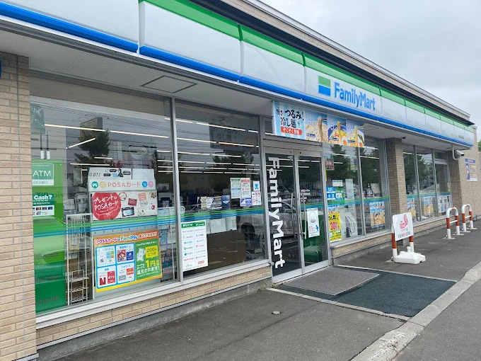 ファミリーマートまで400m