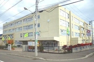 澄川中学校まで260m