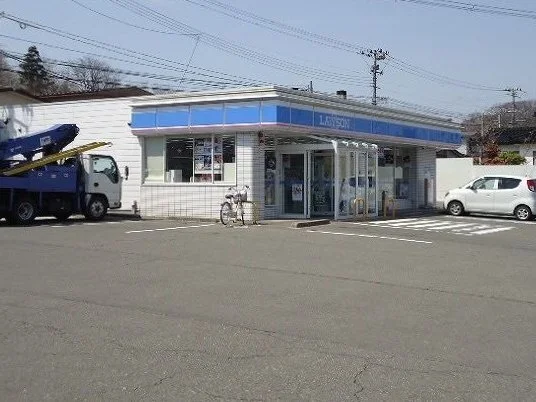 ローソン新屋比内町店まで400m