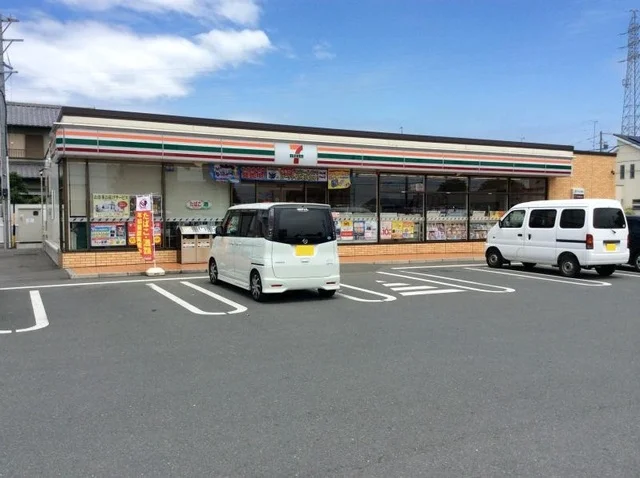 セブン-イレブン浜松高丘東店まで850m