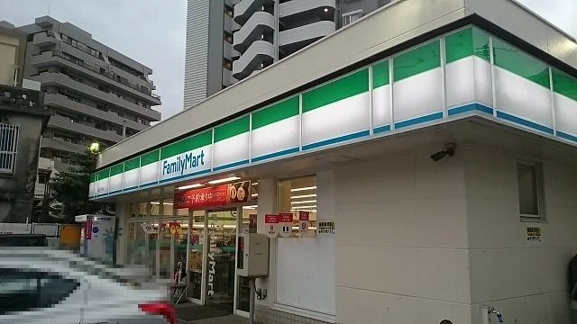 ファミリーマート牧志二丁目店まで200m