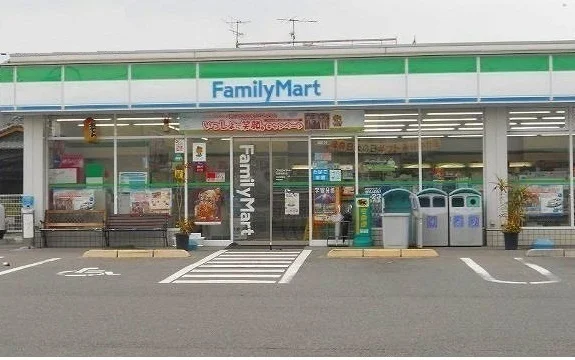 ファミリーマートまで800m