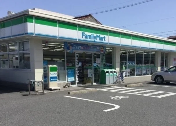 ファミリーマートまで500m