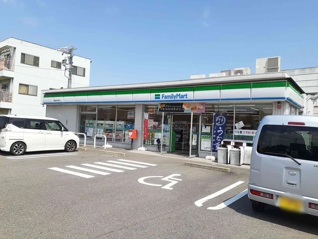 ファミリーマート新岩倉中本町店まで130m