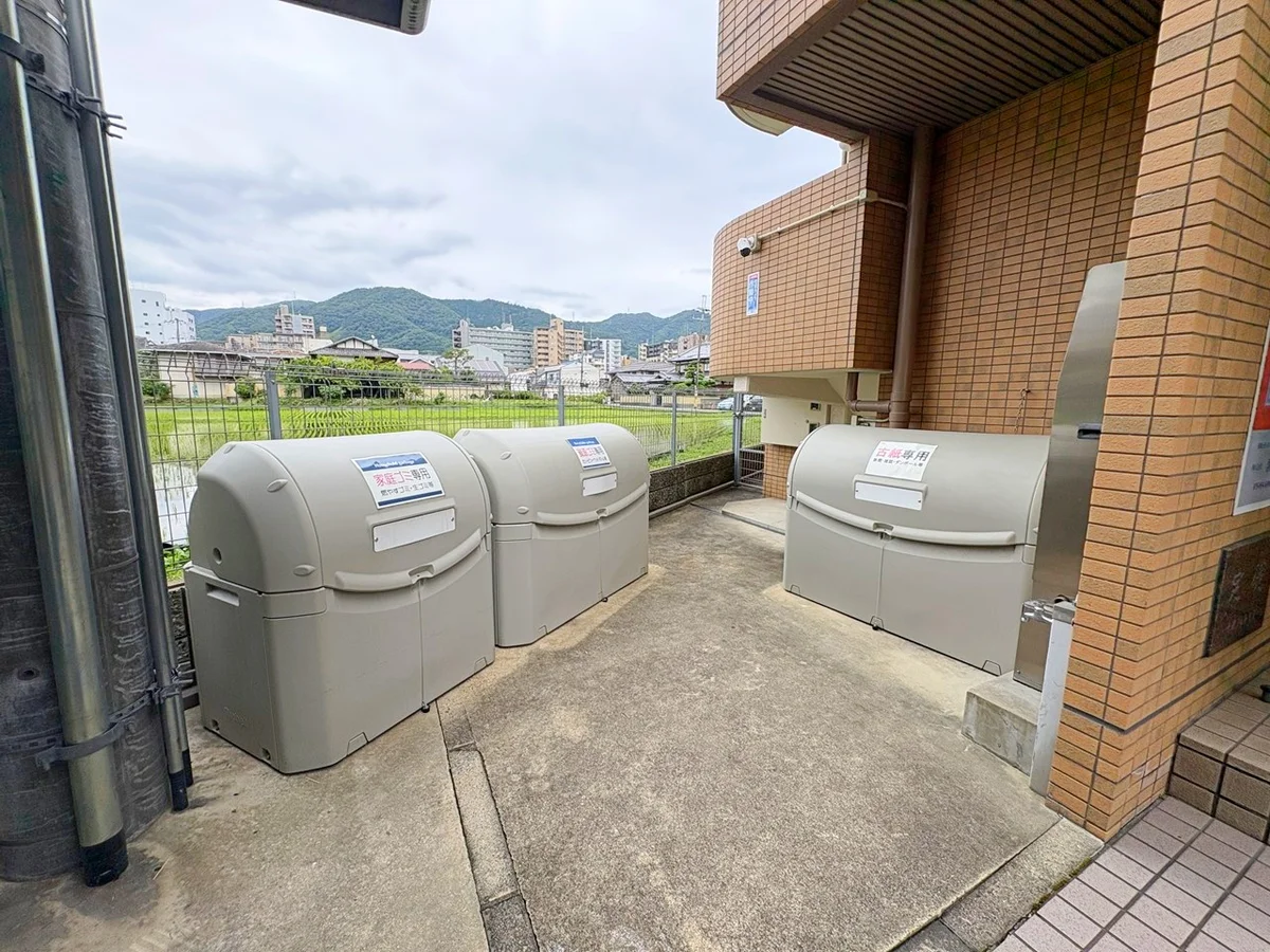 ごみはこちらのBOXに出してくださいね☆