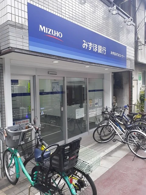 みずほ銀行まで323m