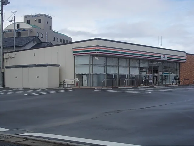 セブンイレブン　唐津中央店まで750m