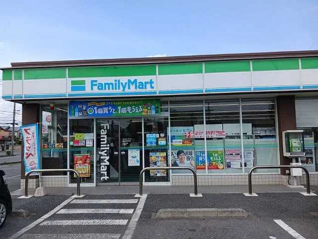 ファミリーマートまで540m