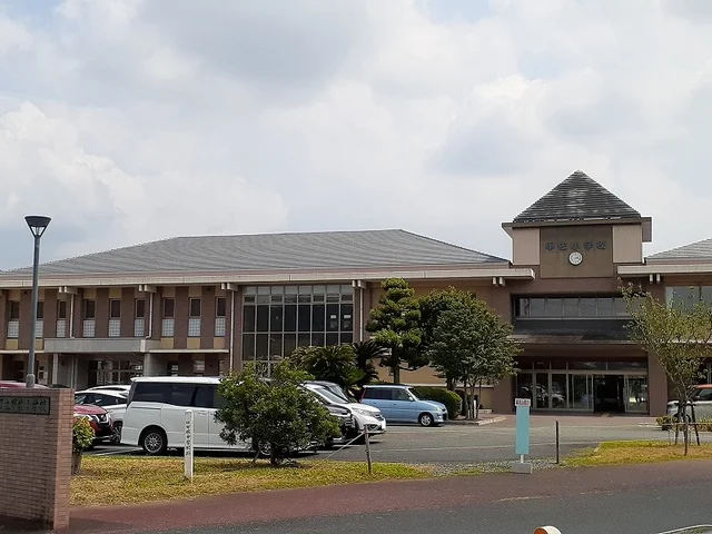 甲佐小学校まで220m