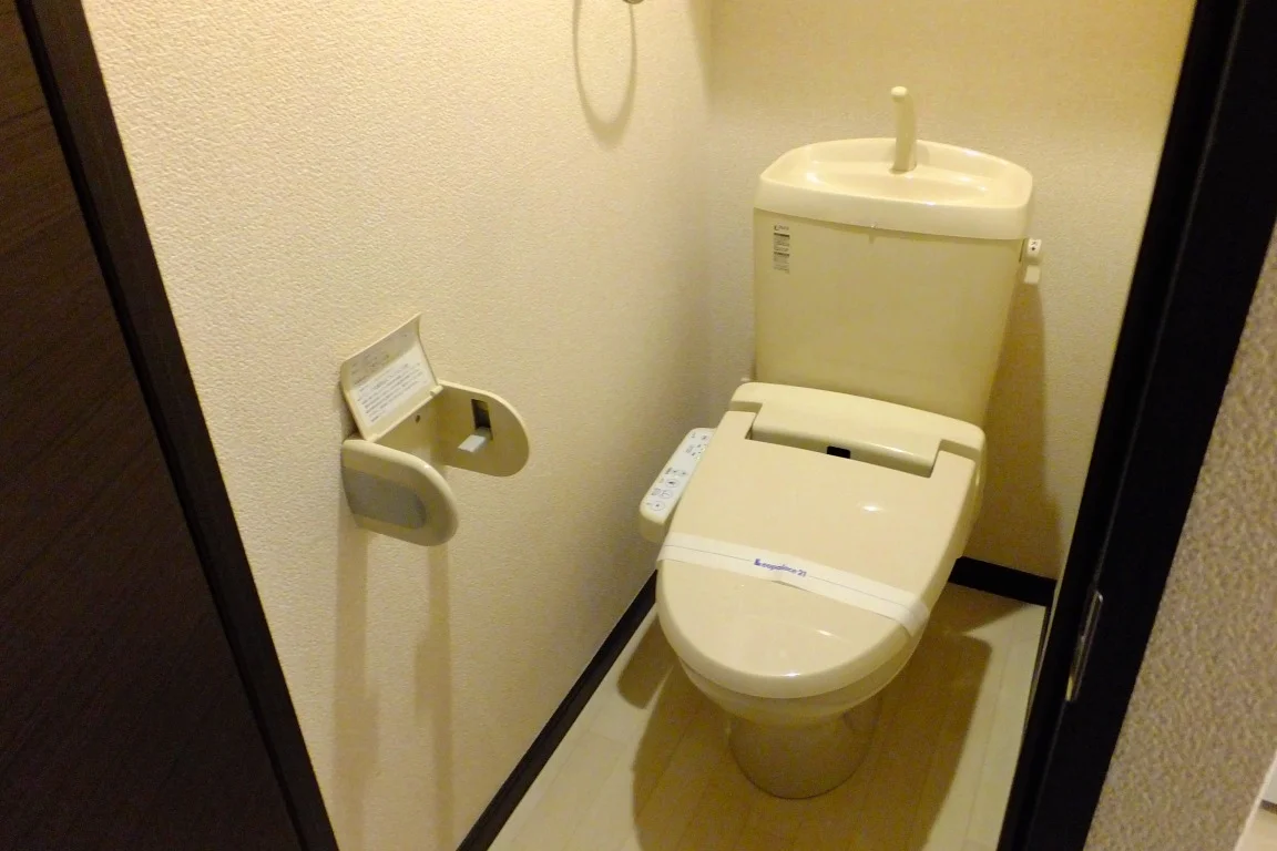 もちろん温水便座です