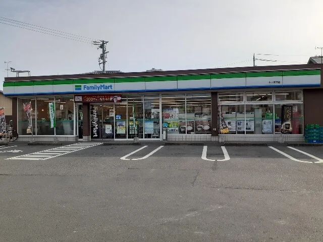 ファミリーマート掛川駅南店まで650m