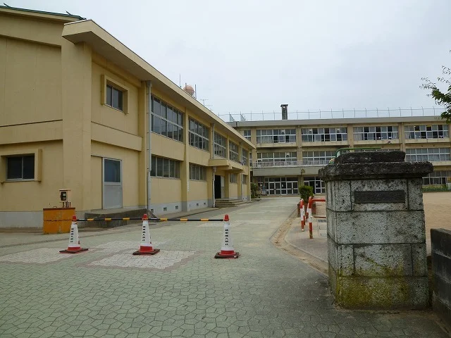 野村小学校まで750m