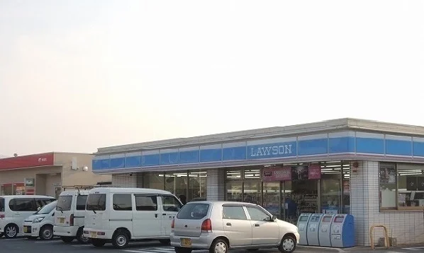 ローソン八雲東岩坂店まで750m