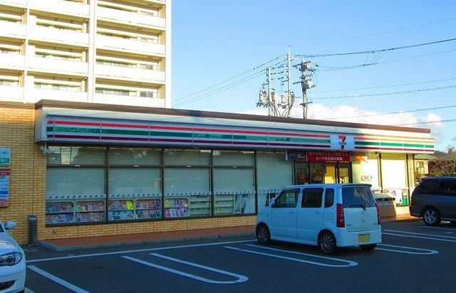 セブンイレブンまで700m