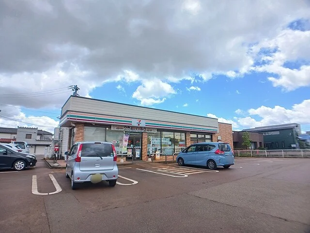セブンイレブン東本成寺店まで787m