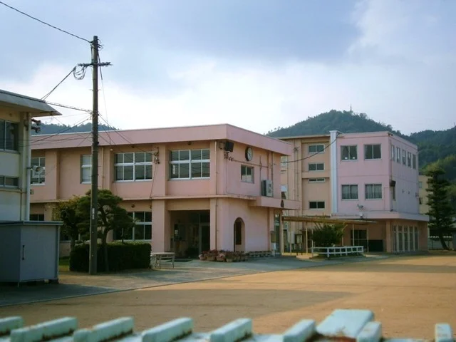 金光小学校まで1600m
