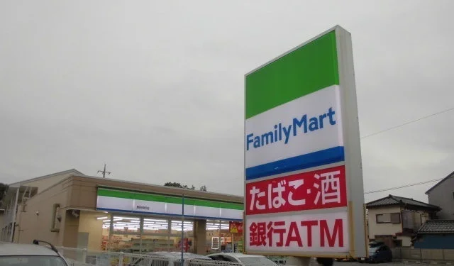 ファミリーマート上花輪店まで300m