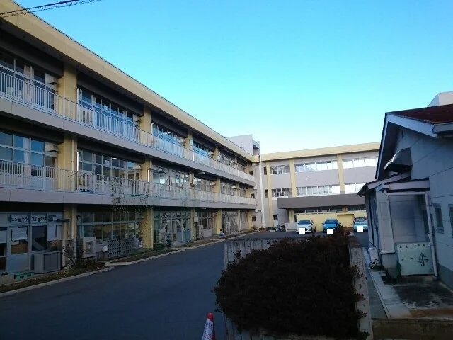 市立安中小学校まで300m